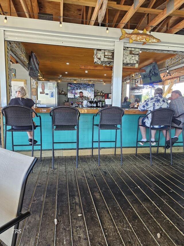Sunday funday @ Green Marlin 💚 and we saw the Landsharks Jimmy Buffett Tribute Band at the TC Seafood Festival #veryvero #verobeach